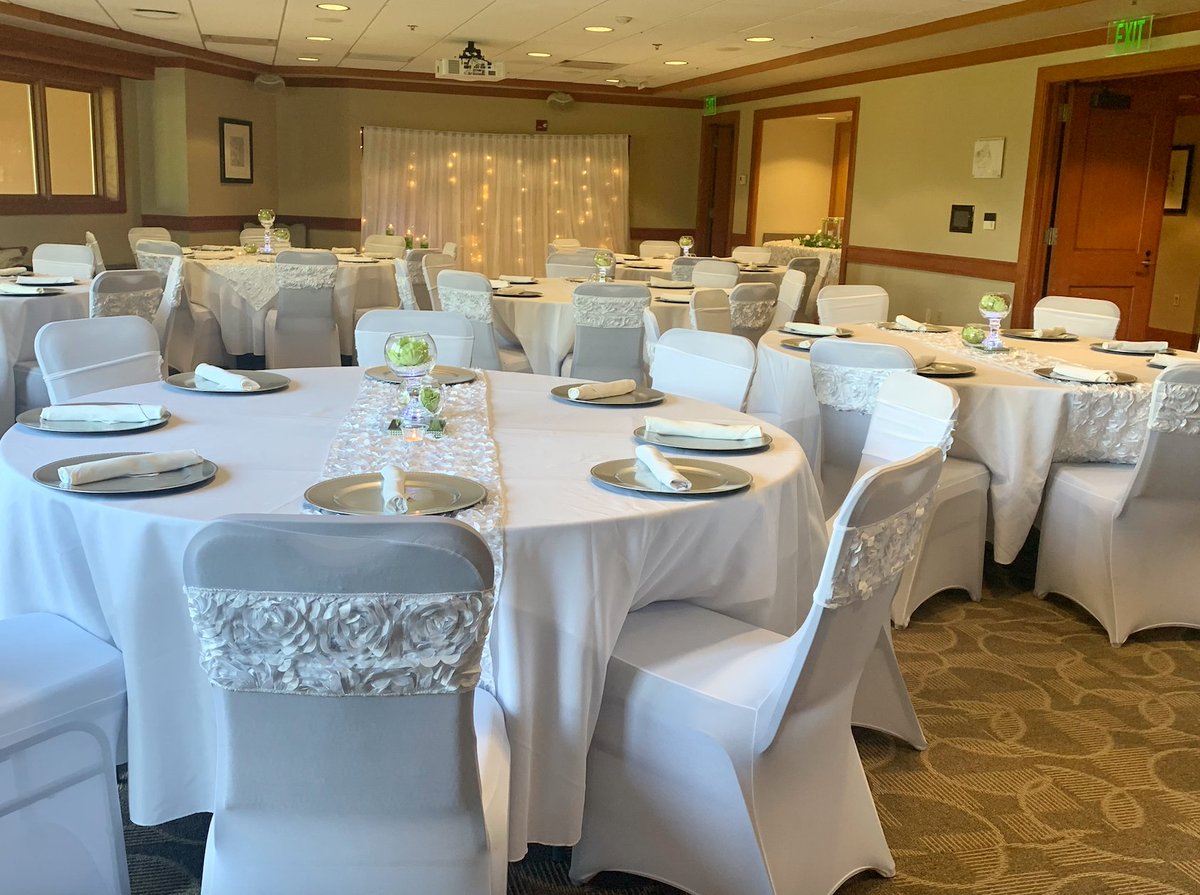 AshburysBRGC's tweet photo. It's the holiday season which means holiday parties! Boughton Ridge &amp; Ashbury's is the perfect venue for your next special event. Visit our site for more info on how we can help plan your event.

#ThisIsKemperSports #BolingbrookRestaurants #Ashburys #BoughtonrRidgeGolfCourse https://t.co/hVX5eZXGCG