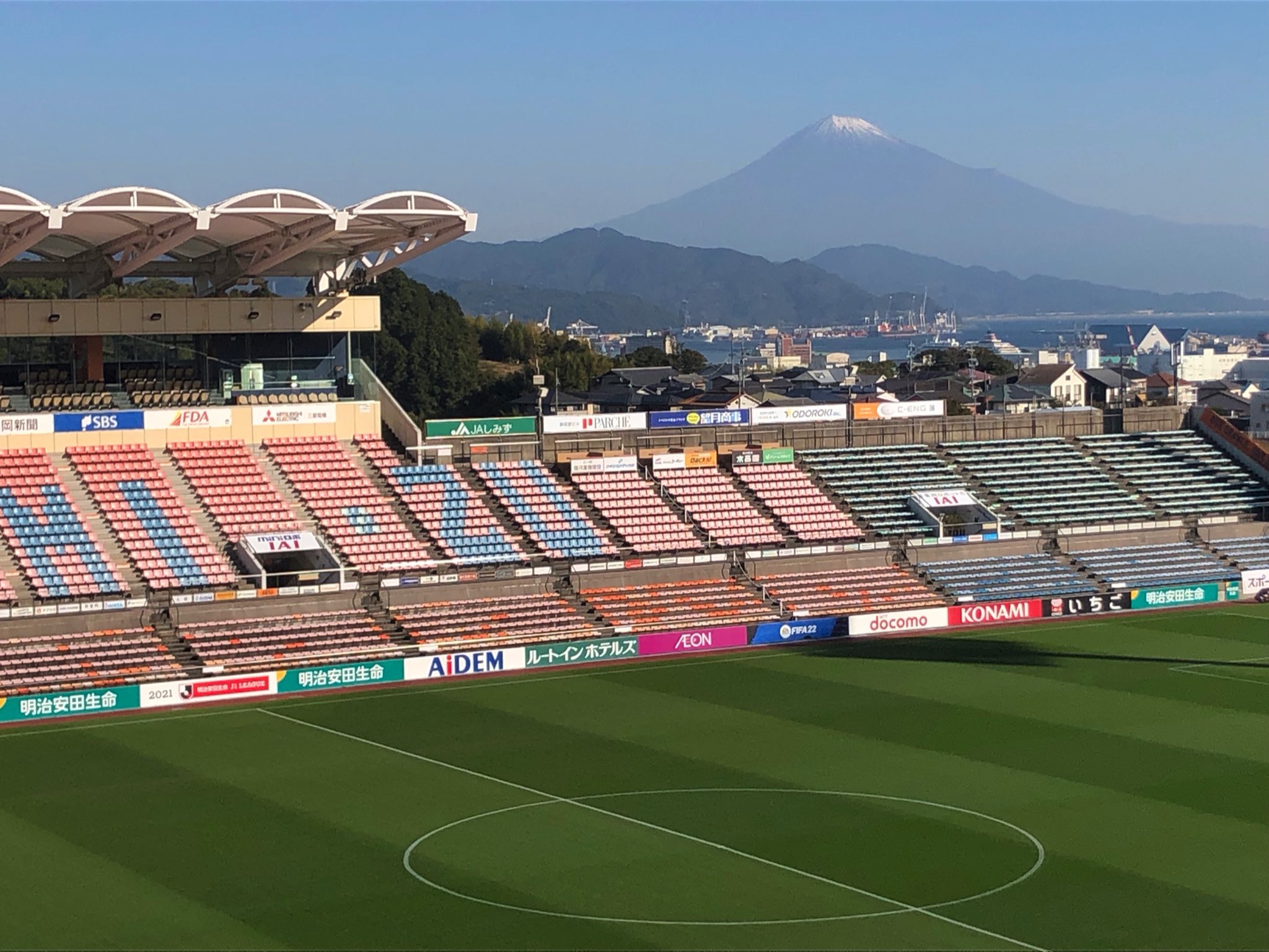 Iaiスタジアム日本平 清水日本平運動公園 11月日9時10分頃の 今日の富士山 Iaiスタジアム メインスタンドから 撮影 富士山 日本平 清水港 海 清水 静岡 サッカー テニス T Co V3u31qcen9 Twitter