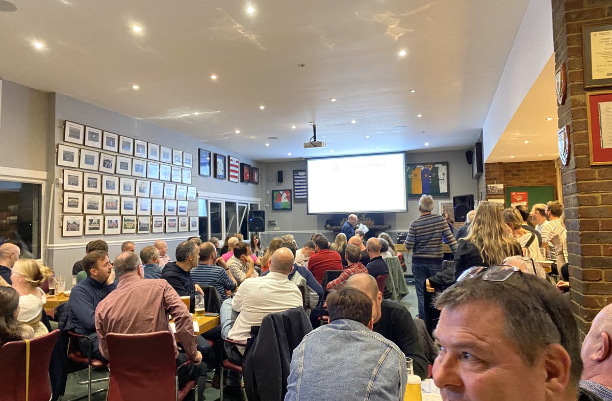 FinchleyRFC's tweet photo. Great Quiz Night at the club tonight! Great questions and top hosting 🎤🎼🎉#QuizNight #GreatFun #WellSupported #Finchley https://t.co/yTNg8dtlZj