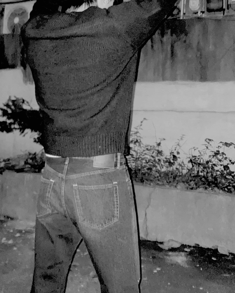 No use looking out
It's within that brings that lonely feeling
Understand that when you leave here, you'll be clear.