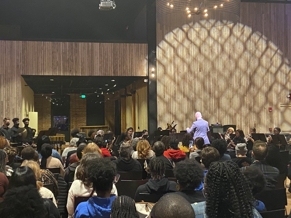 ZestlanSimmons's tweet photo. Listening to my favorite orchestra, BTW SHOW BAND. After two years of silence, this is truly music to my ears and a song in my heart🥰

@BookerMagnet @AlabamaDeptofEd @MPSAL #alnbct #TeachingwithZest
#ALTOY19 #NSTOY19 https://t.co/8QiGhDZjEB