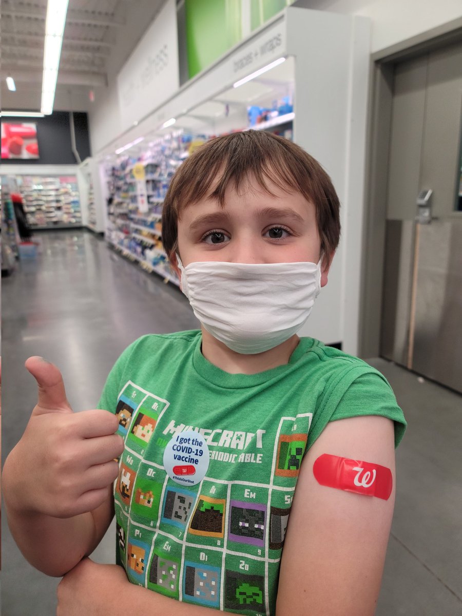 AmyDorman3's tweet photo. First COVID vaccine done!
#COVIDVaccineAccountability @LESCubNews https://t.co/nPtsjZQrjP