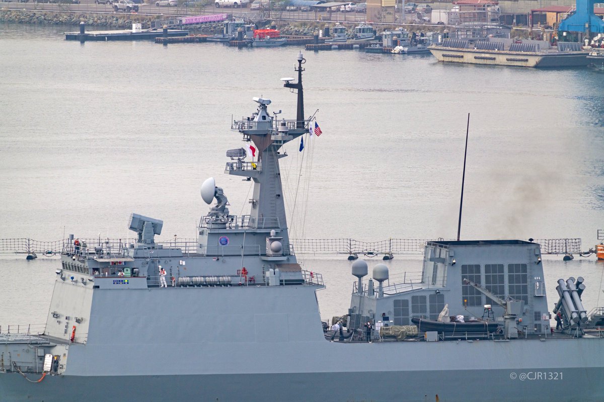 WarshipCam's tweet photo. Republic of Korea Navy Chungmugong Yi Sunshin-class helicopter destroyer ROKS Wang Geon (DDH-978) coming into San Diego - November 19, 2021 #rokswanggeon #ddh978
* photos courtesy of @cjr1321 https://t.co/bDCyCauoe4