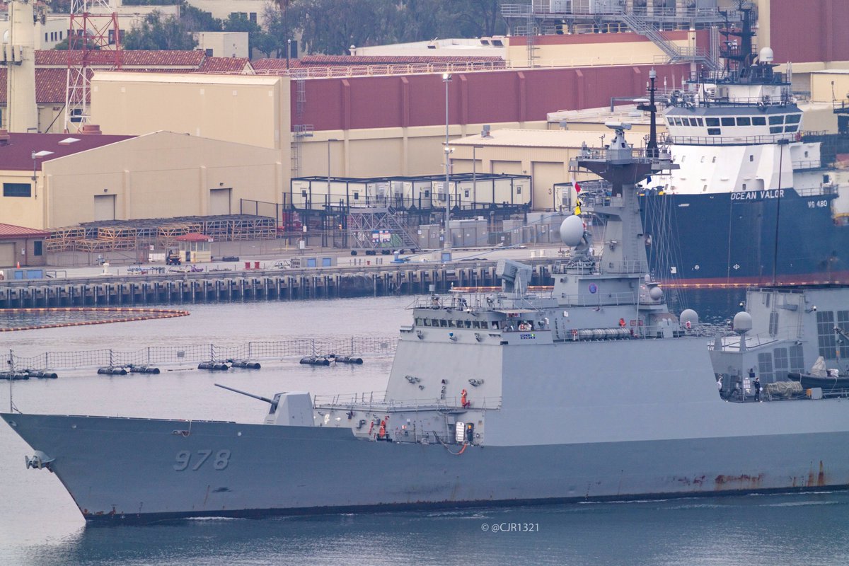 WarshipCam's tweet photo. Republic of Korea Navy Chungmugong Yi Sunshin-class helicopter destroyer ROKS Wang Geon (DDH-978) coming into San Diego - November 19, 2021 #rokswanggeon #ddh978
* photos courtesy of @cjr1321 https://t.co/bDCyCauoe4