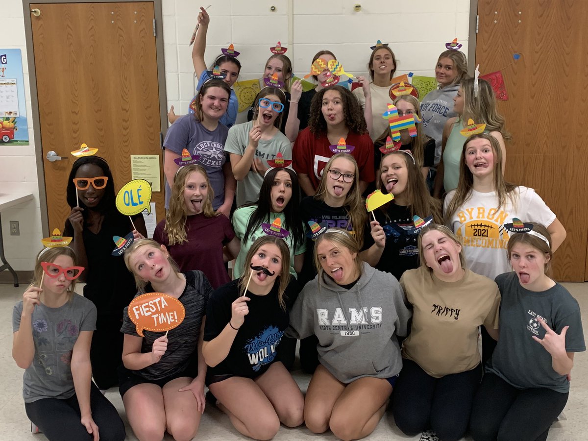 BDanceT's tweet photo. Friday night fiesta before our first competition at Burnsville! #feeltheheat #bdthuh #greenlight https://t.co/JAgPSpbvMS