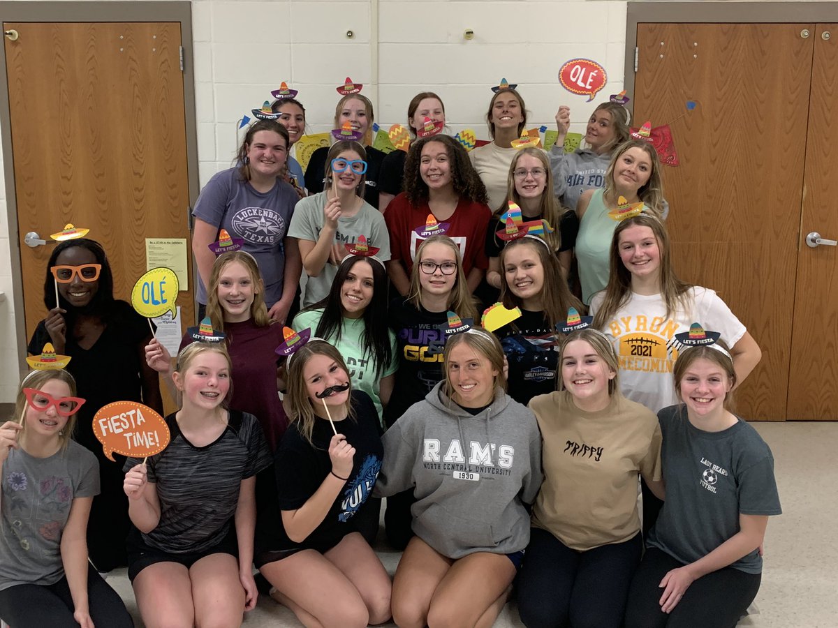 BDanceT's tweet photo. Friday night fiesta before our first competition at Burnsville! #feeltheheat #bdthuh #greenlight https://t.co/JAgPSpbvMS