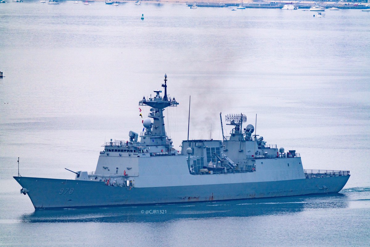 WarshipCam's tweet photo. Republic of Korea Navy Chungmugong Yi Sunshin-class helicopter destroyer ROKS Wang Geon (DDH-978) coming into San Diego - November 19, 2021 #rokswanggeon #ddh978
* photos courtesy of @cjr1321 https://t.co/6Ak7axQvBT