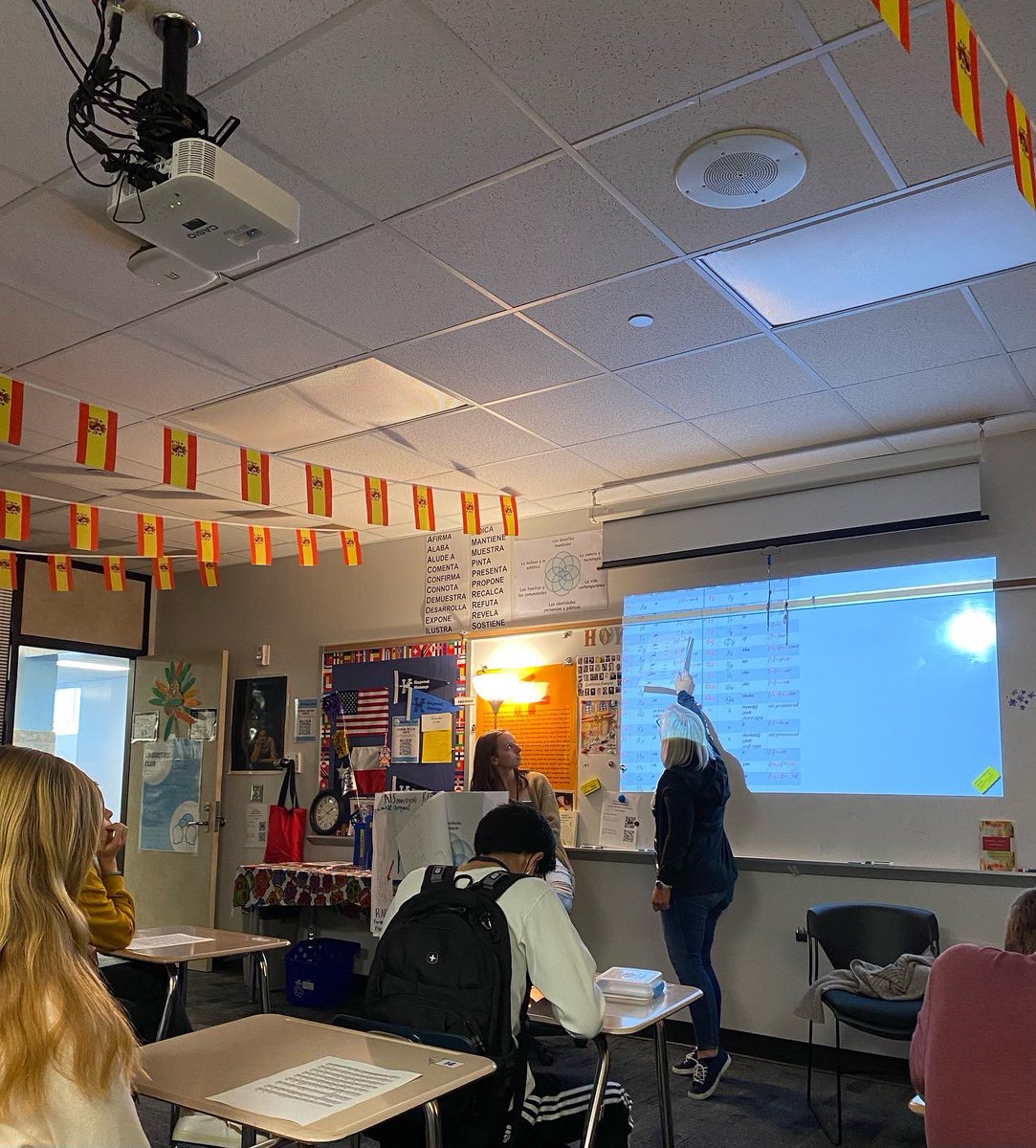 KHSLinguistics's tweet photo. The meeting was great today! Thank you to everybody who was able to come and learn about the Russian language. Our guest speaker was amazing and I hope that y’all were able to enjoy the lesson as much as we did:) Happy Thanksgiving break! @nasra_michael @khs_lib https://t.co/62Lwn56bwN