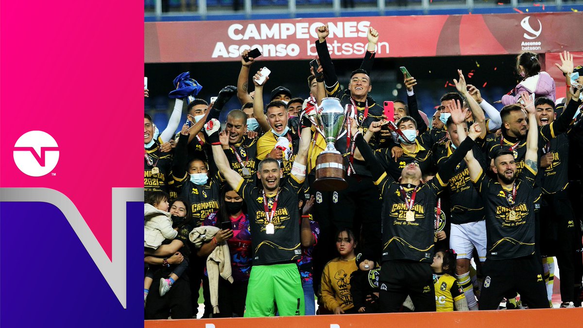 TNTSportsCL's tweet image. [VIDEO] 🎥

Los 40 del campeón: revive todos los goles que llevaron a @coquimbounido a quedarse con el título 🎉🎊🟡⚫🏆 tntsports.cl/videos/gol_a_g…