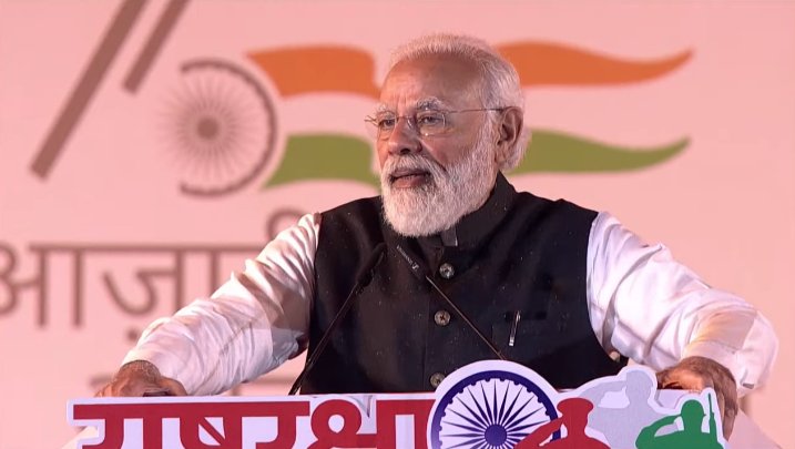 "आज एक ओर हमारी सेनाओं की ताकत बढ़ रही है, साथ ही भविष्य में देश की रक्षा के लिए, सक्षम युवाओं के लिए जमीन भी तैयार हो रही है।

ये 100 सैनिक स्कूल जिनकी शुरुआत होगी, वो आने वाले समय में देश का भविष्य ताकतवर हाथों में देने का काम करेंगे।"
- पीएम <a href="/narendramodi/">Narendra Modi</a> 
#AatmanirbharDefence