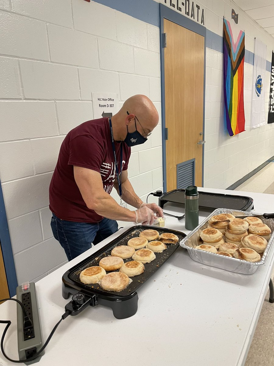 HLC_lps's tweet photo. We brought back the tradition - Eggcelent Sandwiches Friday’s at HLC! Our HLC staff greeted students with a delicious breakfast sandwich grab n’ go🍳 https://t.co/Tc8rtau9GK