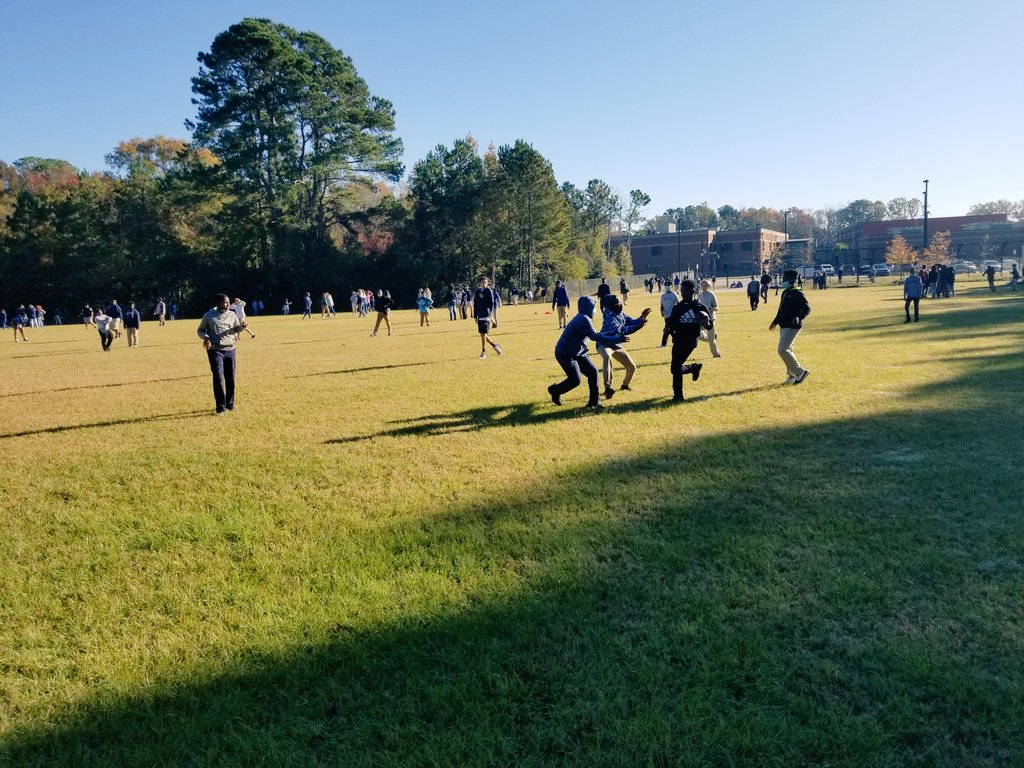 Wednesday was PBIS "Pride Time!" All students who met the PBIS expectations for the past week spent some extra time outdoors with their house! Work hard, play hard, have fun!