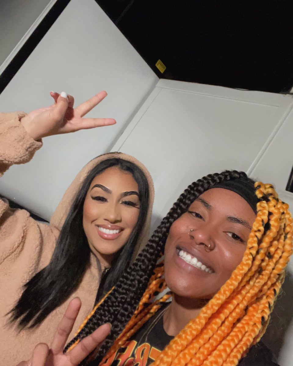 tahnaekirton's tweet photo. ya girl was really crying i haven’t been feeling the best buh after seeing queen last night my whole life seems 10x better 🦋🖤 @queennaija #butterflytour https://t.co/abQU78qou3