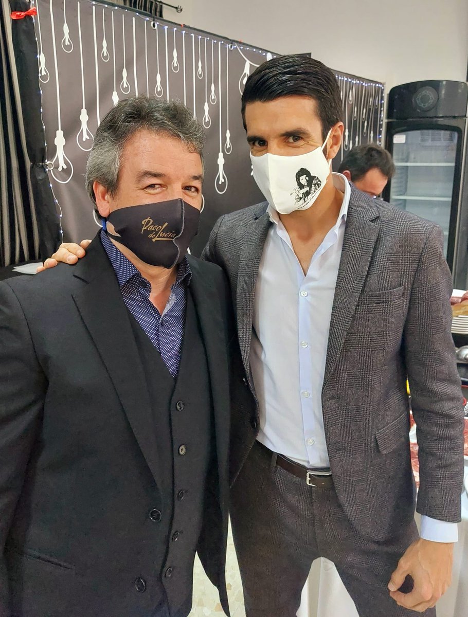JuanBazaga's tweet photo. Hoy la Peña Victorino Martín de Los Santos de Maimona, premiaba por cuarto año consecutivo a @emdejusto y sin prepararlo, el flamenco nos volvía unir. https://t.co/i2lDL5nnRZ