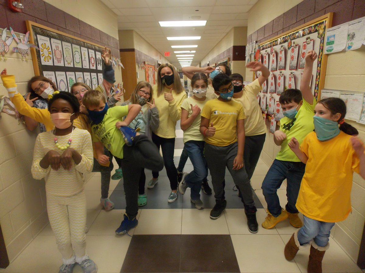 POMountiesPOASD's tweet photo. What an amazing day at PE!! We wore our yellow to support @mikaylasvoice! #PEPridE @POMountiesPOASD https://t.co/V1DTbJuOVS