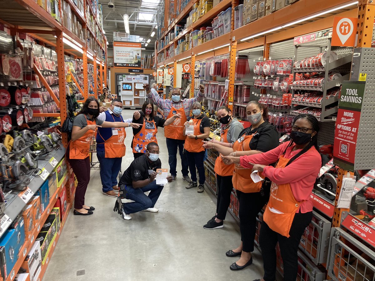 Recognizing D25 associates Stan and Luces also MET DH John and D25 DH Judy for delivering great GET and on shelf availability!! <a href="/Ernesto68455727/">SEGUNDO</a>