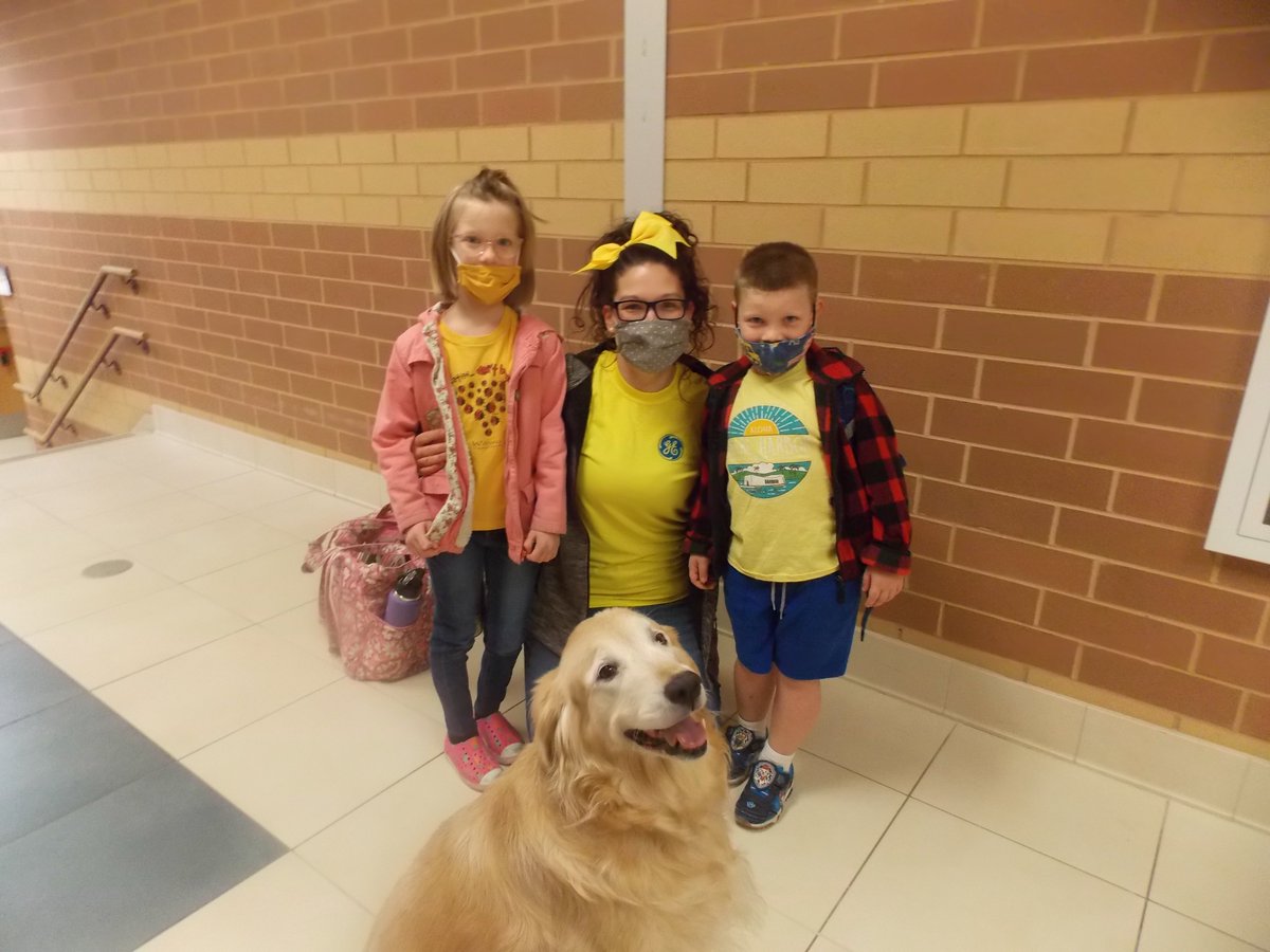 POMountiesPOASD's tweet photo. What an amazing day at PE!! We wore our yellow to support @mikaylasvoice! #PEPridE @POMountiesPOASD https://t.co/V1DTbJuOVS
