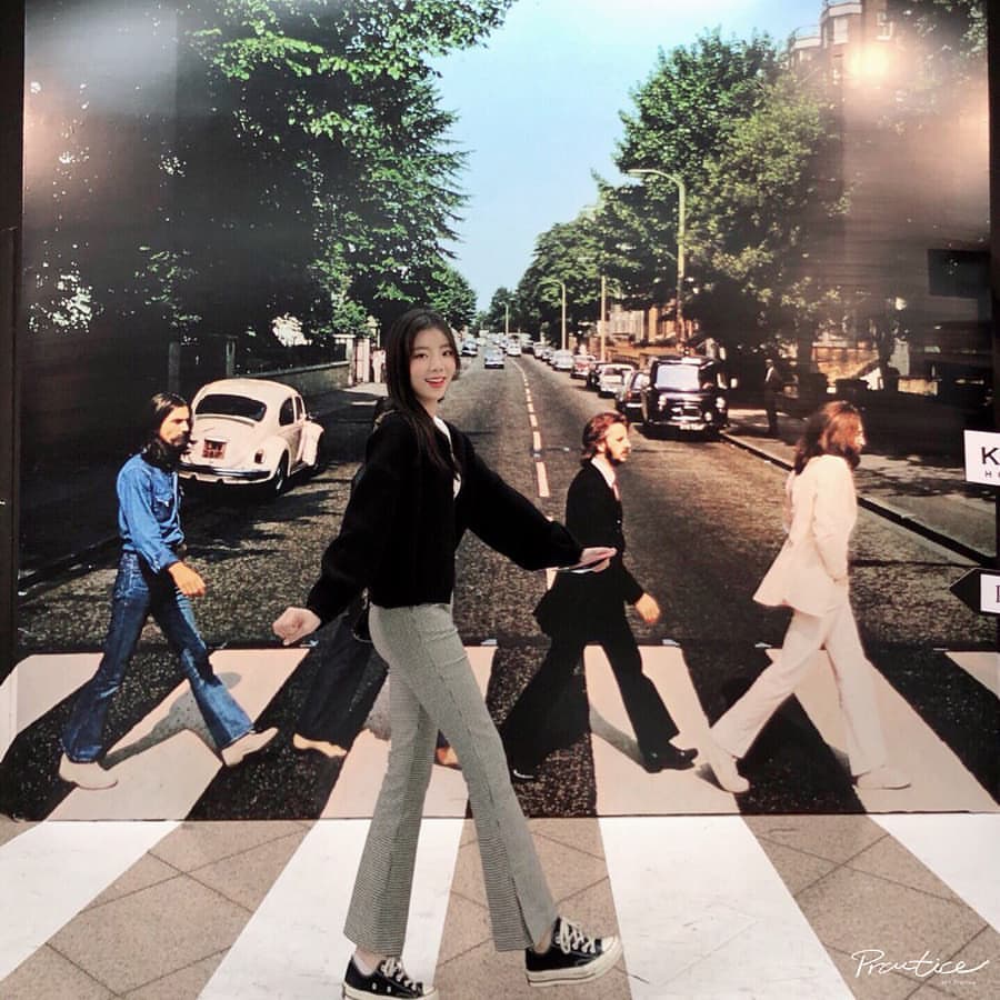 wehocuspocus's tweet image. Fotito dando pasitos de tortuguita al #RodVelty1stConcert que me tiene completamente emocionada. Salí de la casita punketa para poder acompañar a las niñas más lindas en su noche, felicidades bubús!! Lo mejor en su gran noche. &amp;lt;3

𝔡ancing 𝔮ueen #ℰkaia  𑁍