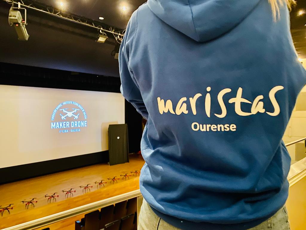 maristasourense's tweet photo. El equipo "Maristas Maker Drone" conoce el desafío de la 1ª Liga Maker Drone de Galicia: apagar un fuego en un edificio en llamas, con la ayuda de un dron. ¡Gracias a @FundacionBarrie y @ITCGalicia por contar con nosotros en este envento educativo pionero en Galicia #TALENTIA https://t.co/3Eqy3jfR9i
