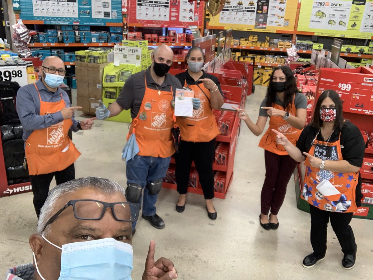 anandsingh1210's tweet photo. Recognizing D25 Associate Andrew and D25 DH Valarie for delivering outstanding customer service and on shelf availability!! @felipe30516 @JeanSyl02707774 https://t.co/yIpL285F1I