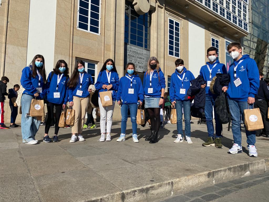 maristasourense's tweet photo. El equipo "Maristas Maker Drone" conoce el desafío de la 1ª Liga Maker Drone de Galicia: apagar un fuego en un edificio en llamas, con la ayuda de un dron. ¡Gracias a @FundacionBarrie y @ITCGalicia por contar con nosotros en este envento educativo pionero en Galicia #TALENTIA https://t.co/3Eqy3jfR9i