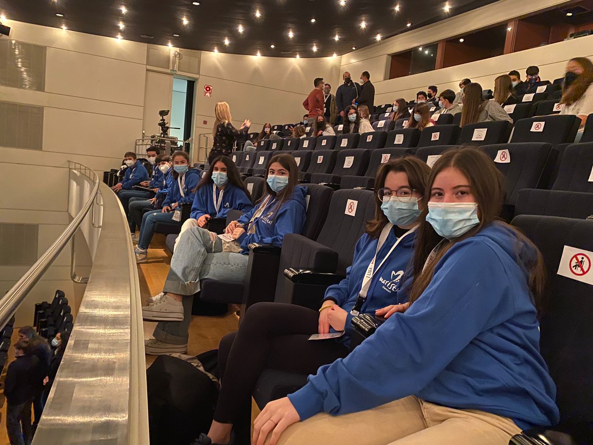 maristasourense's tweet photo. El equipo "Maristas Maker Drone" conoce el desafío de la 1ª Liga Maker Drone de Galicia: apagar un fuego en un edificio en llamas, con la ayuda de un dron. ¡Gracias a @FundacionBarrie y @ITCGalicia por contar con nosotros en este envento educativo pionero en Galicia #TALENTIA https://t.co/3Eqy3jfR9i