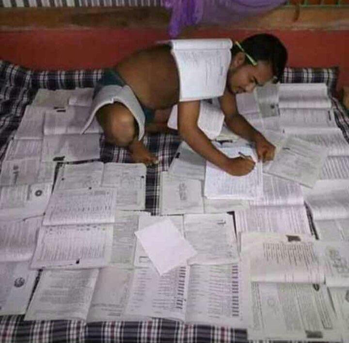 iamfifinha's tweet photo. eu tentando estudar o conteúdo do ano todo um dia antes do Enem

#Enem2021 https://t.co/JZzUZWm9ZI