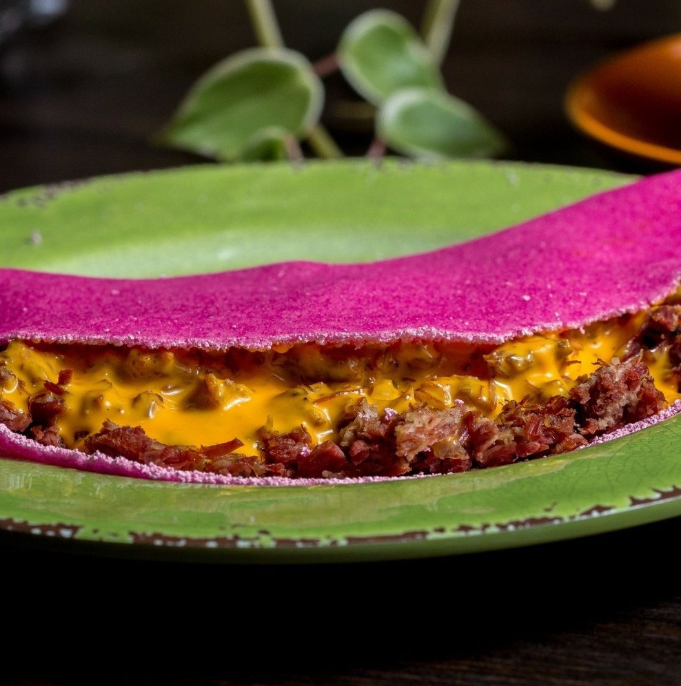 oca_cafe's tweet photo. Nossa tapioca de goma rosa é hidratada com suco de beterraba. O recheio? Carne seca com cheddar 😍
Peça pelo Ifood. Entregamos em Vitória ou Vila Velha.
#tapioca #tapiocaria #capixaba #capixabadagema #praiadacosta #jardimcamburi #jardimdapenha #praiadocanto https://t.co/JA3KxQCJ1X