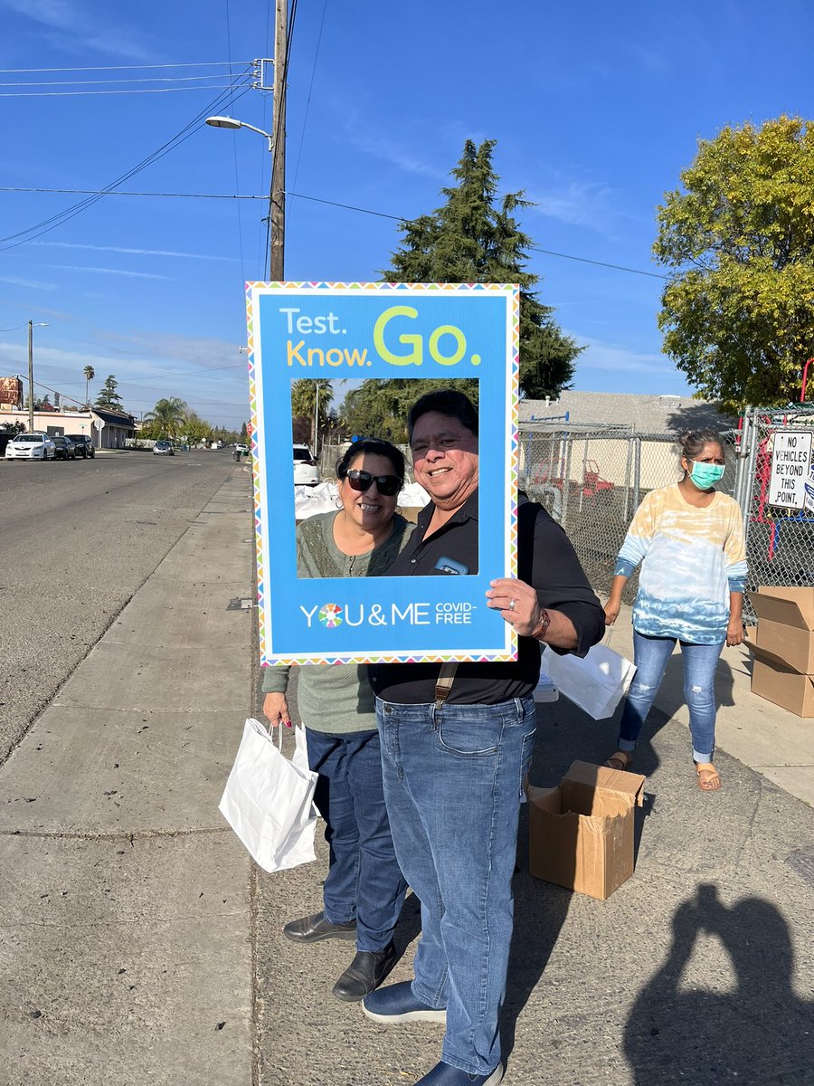 PESDSupt's tweet photo. A special thank you to our volunteers including Trustee Rodriguez and his lovely wife Rita. We handed out Turkeys, Fixings and 850 Home Rapid COVID-19 Tests Kits. #gathersafely #ILovePlanada @UnitedWayMerced  @AdamGrayCA @CASenCaballero https://t.co/aFVUrlcazn