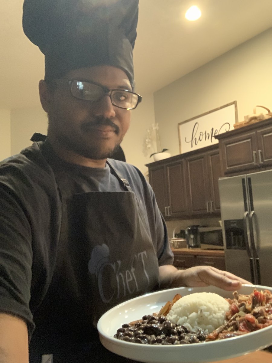 tjradway7's tweet image. Hey guys, I did cooked another Venezuelan food was Pabellon Criollo with meat, rice, black beans and plantains with my dad help for dinner and I’m so proud as chef! #texaschef #cooking #pabelloncriollo #Venezuelanfood #bestchef 👨🏾‍🍳🥘🇻🇪👨🏾‍🍳🥘🇻🇪