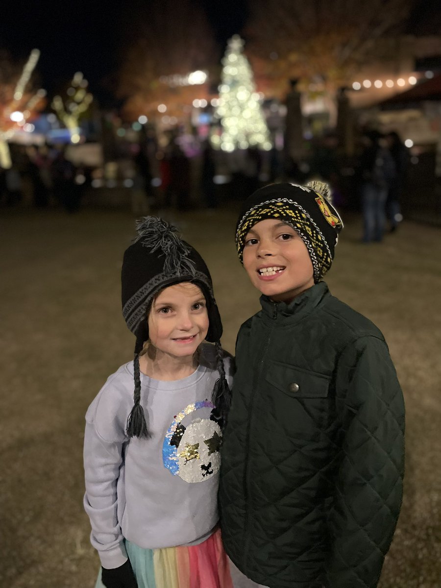 MagFromRaleigh's tweet photo. Tree lighting at Waverly Place #almostbacktonormal 🌲 https://t.co/pNCuuNrrfr