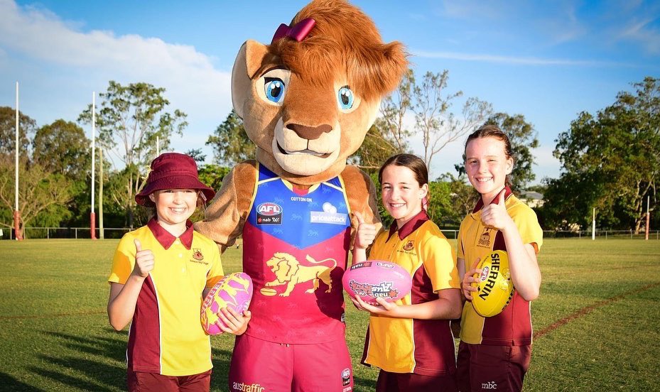 QGSSSA's tweet photo. Thank you to Auroara from @lionsaflw for joining us at yesterday's QGSSSA Primary AFL Gala Afternoon 🦁

We had a wonderful afternoon with students from @staidansags, @StMargaretsAGS, @SomerSport &amp; @moretonbaygirls as we prepare for students to transition into QG AFL next year 🏉 https://t.co/sR5DhUj8sb