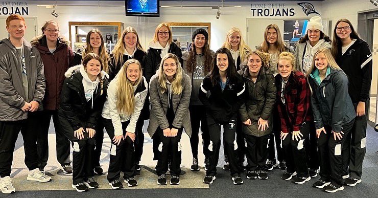 volleyball_dsu's tweet photo. 🏐: We are in Des Moines, Iowa preparing for our NAIA National Opening Round match-up against @GrandViewUniv tomorrow @ 4 PM !! Completed the day with a 5 hr travel, practice at the facility, film session, and dinner!!
#WeAreDSU #TrojanStrong #TrojanPride #TrojanVB #TGOD⚔️ https://t.co/9gny65TQdU