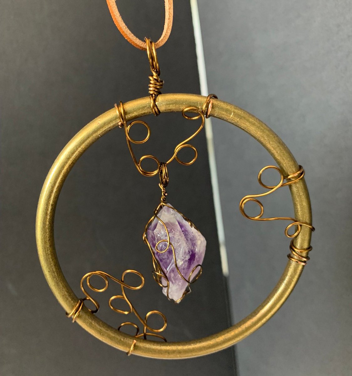 GCraftworks's tweet photo. WireWrapped Hanging Gem
https://t.co/Z1cG7e39g9

 #etsy #christmasgift #stockingstuffer #uniquegift #handmade #lacebarkelm #amethyst https://t.co/kzP5Kj49th