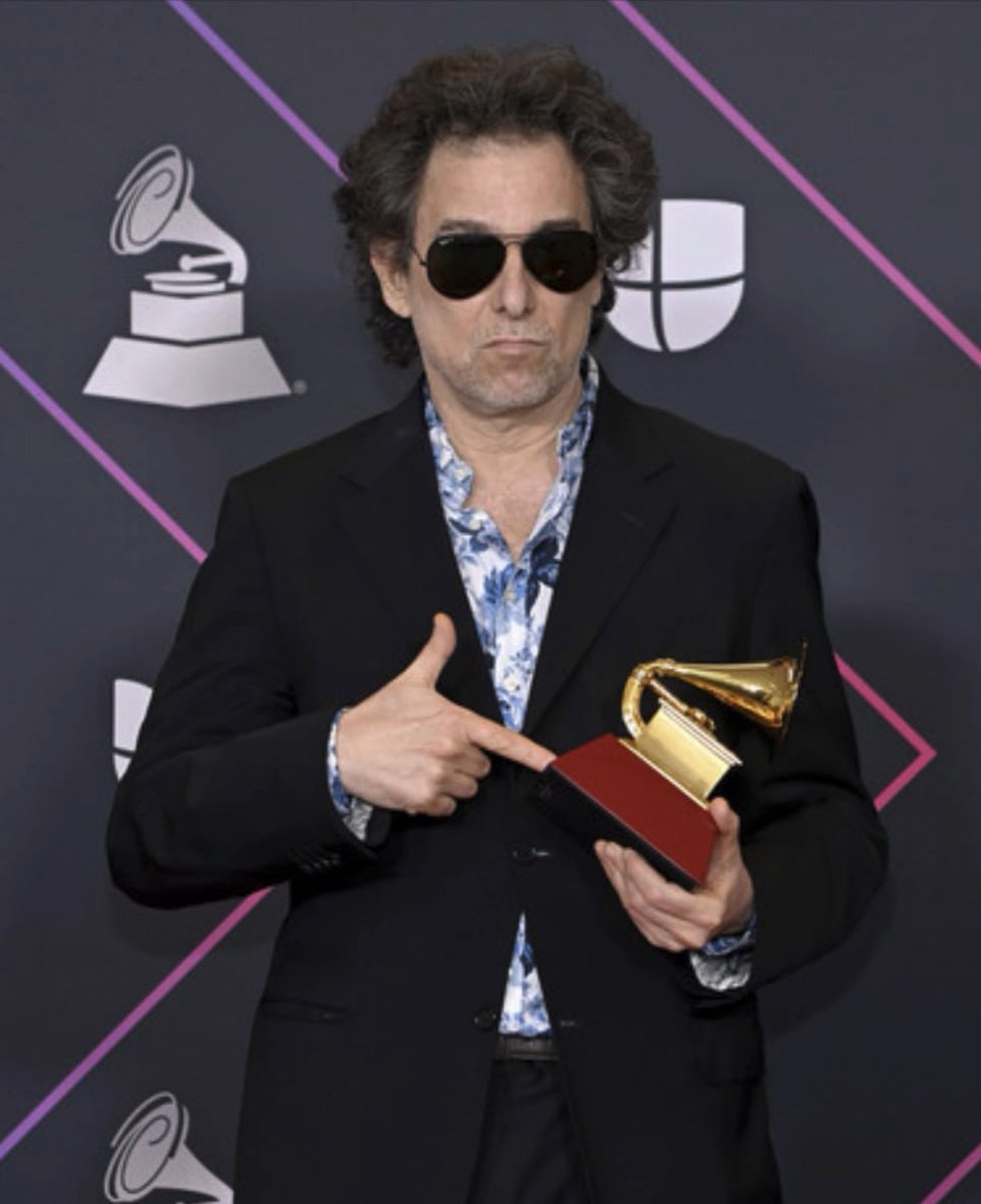 Gracias Gabriel Abaroa a Los Latin Grammy, miembros de la Academia, músicos, artistas, productores, al equipo Universal, Criteria y a la prensa por el apoyo al disco y personal