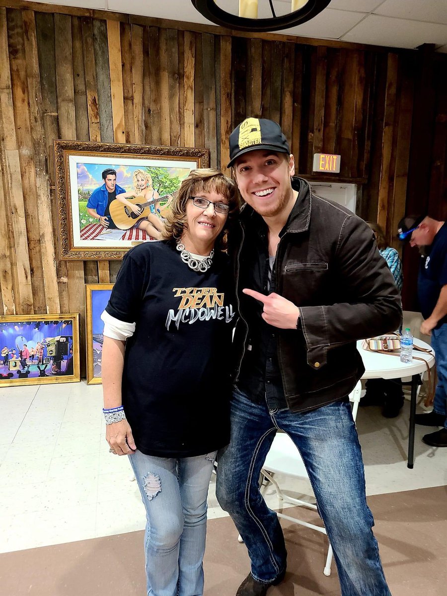 _TylerDean's tweet photo. 26 years in โthe businessโ, and it was just this year, that I started seeinโ people in shirts with my name on โem.
It truly baffles me ๐
But I am indescribably grateful.
Thank yโall, from every fiber of my soul.
Love forever,
-TDM
#WhyDoesMsTenaLooksTerrified?
#IDontBiteHard ๐คท๐ผโโ๏ธ https://t.co/DhLleXW1pH