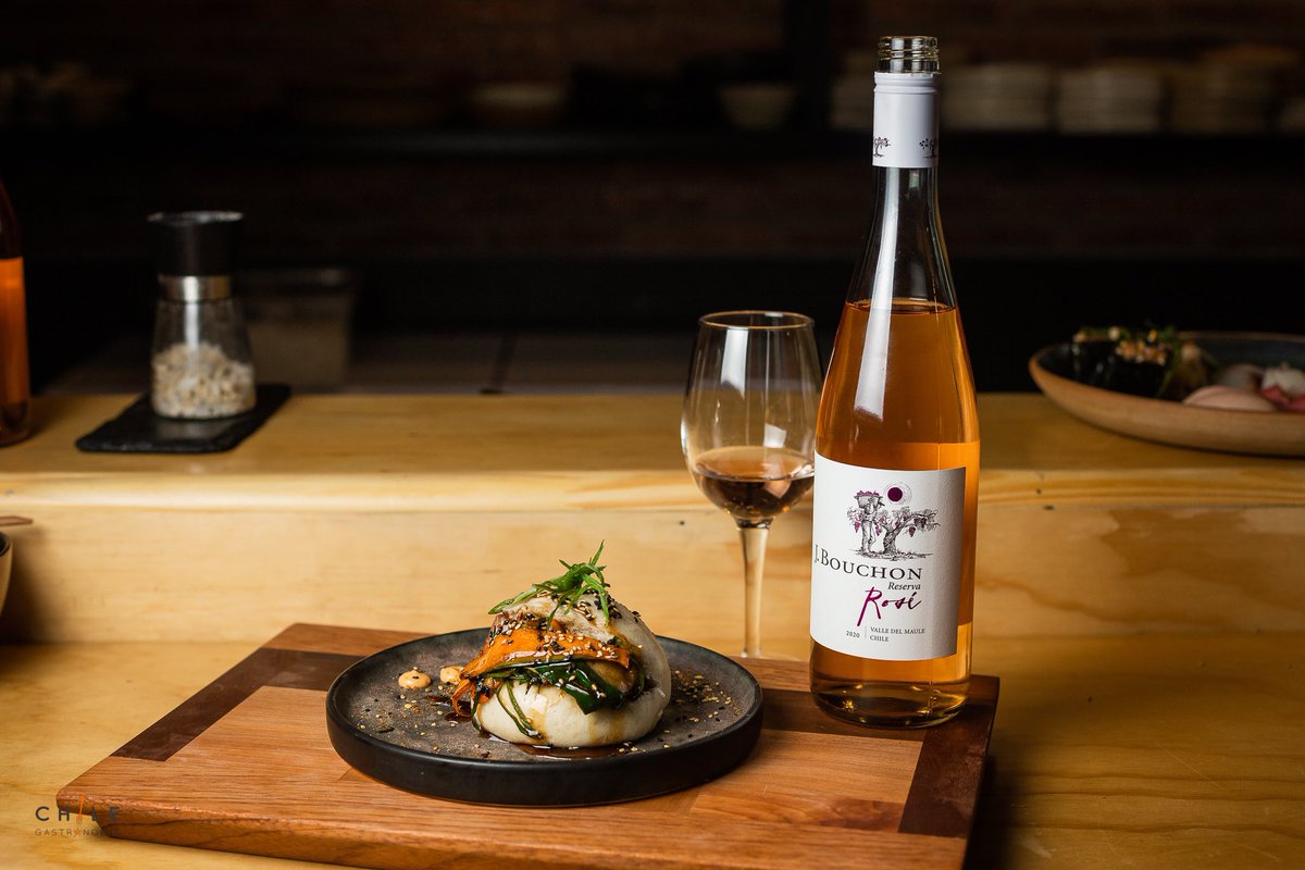 Chilegast's tweet photo. Los dejamos invitados a descubrir #nuevos #maridajes con #vinosrosados en #TiemposdeRosé y a visitar #Usuba, un lugar confortable con #comida reconfortante. #Gastronomíaasiática, isnpirado en los restaurantes Izakaya.
Vitacura 9875. https://t.co/8U3bKDLAfr
Nota: @chezcarlita https://t.co/3ZHVdBIXL1