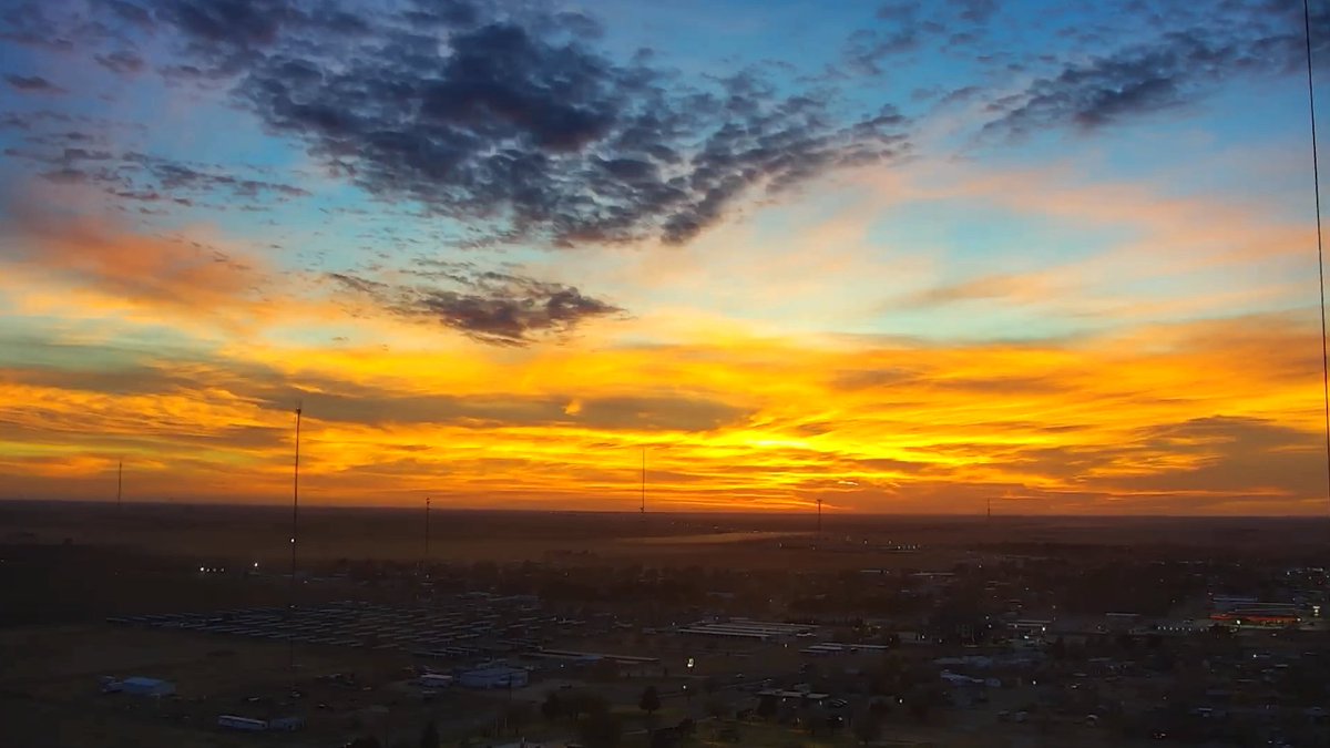 JohnHarrisWx's tweet photo. Picturesque Friday Sunset #MyGuymon #MyPampa #phwx #okwx #txwx https://t.co/dcGND0V2Q6