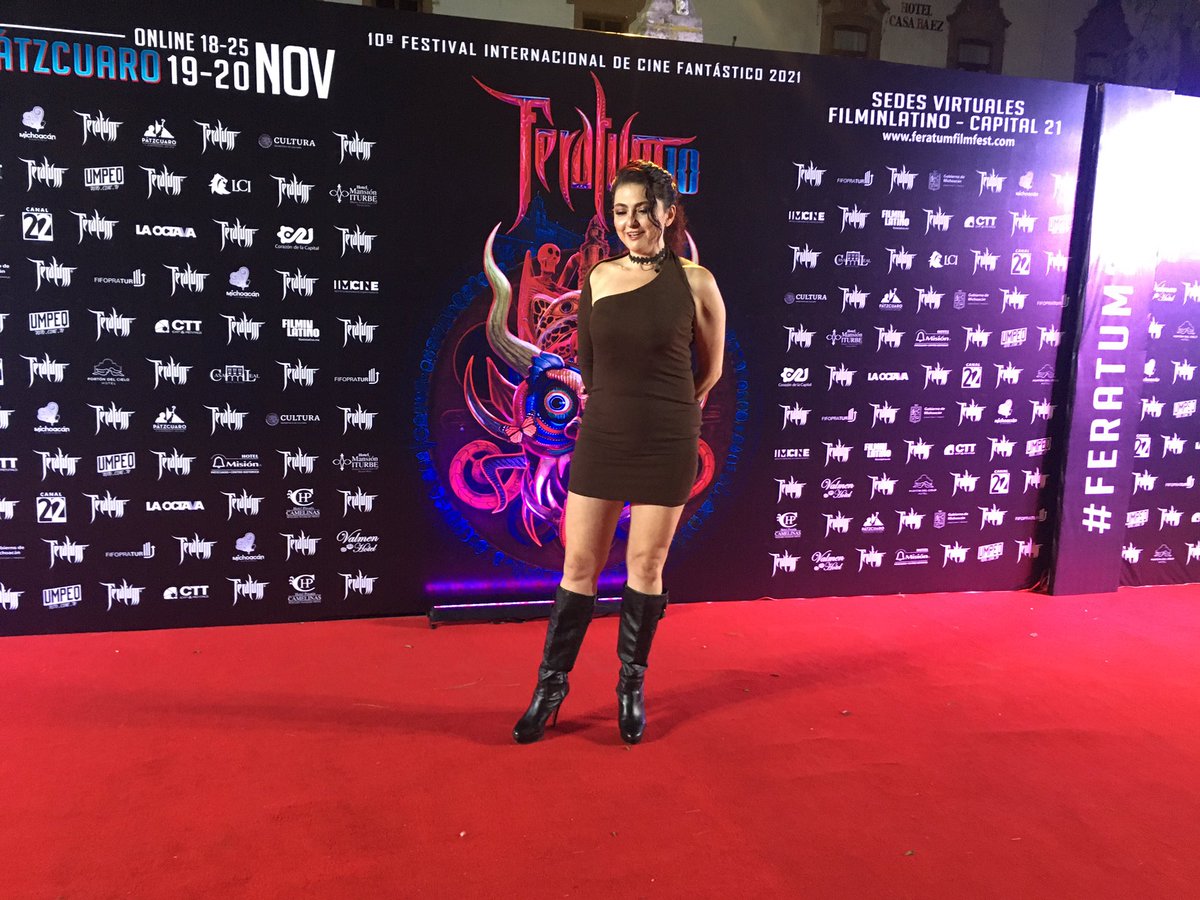 EncuadresMx's tweet photo. También desfilan por la alfombra roja de @FERATUMFEST Sandra Becerril, jurado rally, y la guionista Antonela Samaniego 
#Encuadres https://t.co/477YqGhepy