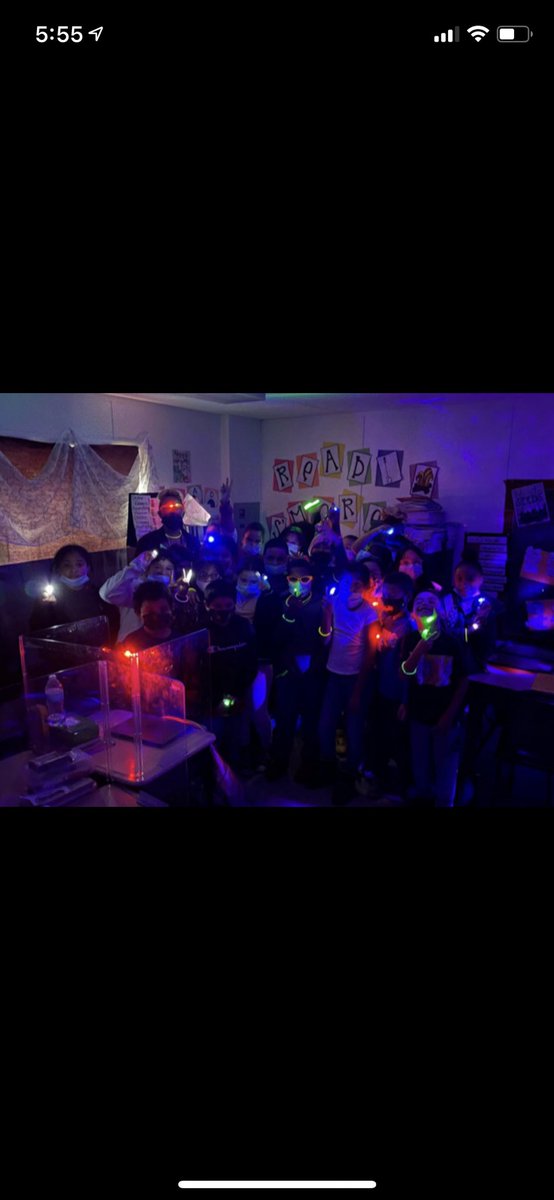 ClarkeRSD's tweet photo. 10th &amp; Green was all aglow! GLOW DAY is about acknowledging the good in our 10th &amp; Green family members. GRATITUDE GLOWS on US !
@MrsHorrigan_RSD @suelozada #RSDproud https://t.co/kvbQP5v7eR