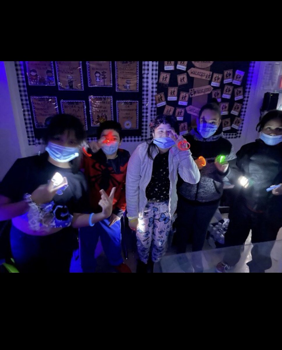 10th &amp; Green was all aglow! GLOW DAY is about acknowledging the good in our 10th &amp; Green family members. GRATITUDE GLOWS on US !
<a href="/MrsHorrigan_RSD/">Mrs. Horrigan</a> <a href="/suelozada/">SusanLozada</a> #RSDproud