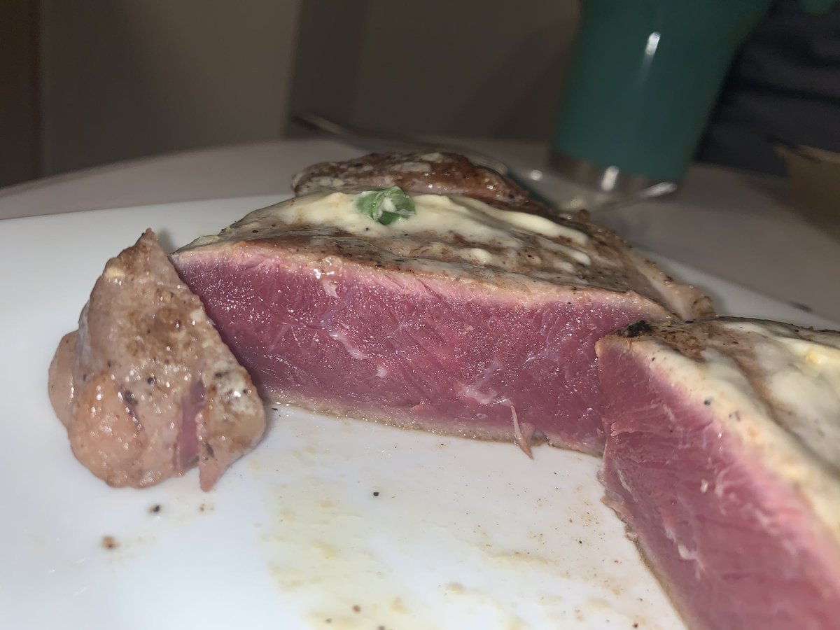 krennya's tweet photo. @Chilis @ChilisSupport I know the difference between rare and RAW, do you?  Guess I’m re-cooking my dinner tonight. https://t.co/8w26VitgDj