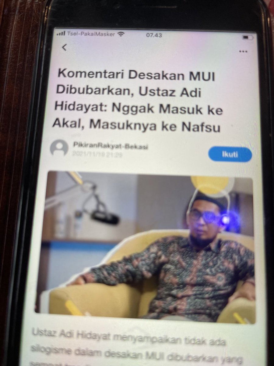 mohmahfudmd's tweet photo. Terkait dgn penangkapan 3 terduga teroris yg melibatkan oknum MUI mari "Jangan Bepikir bhw MUI Perlu Dibubarkan" dan "Jangan memprovokasi memgatakan bhw Pemerintah via Densus 88 Menyerang MUI". Itu semua provokasi yang bersumber dari khayalan, bkn dari pemahaman atas petistiwa. https://t.co/GfJyVlmrOj