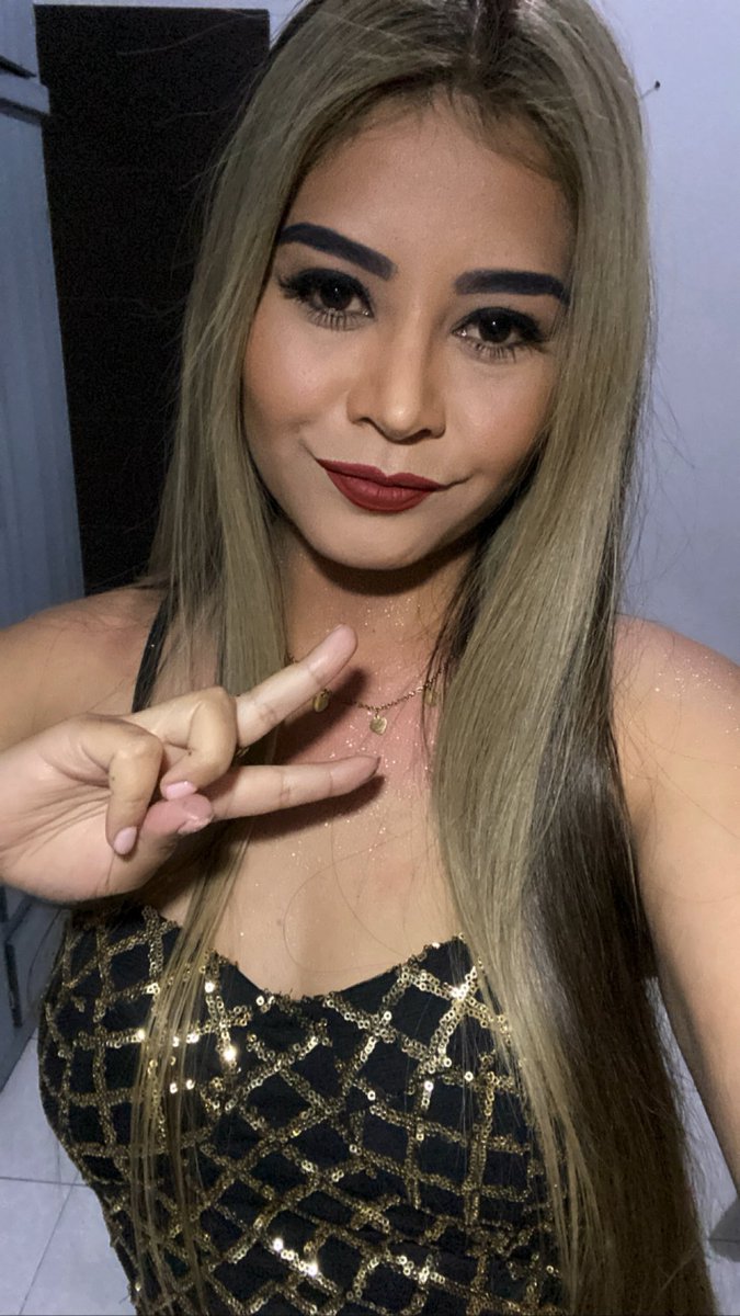 yuritzinlicea's tweet image. Amiguitos, por si me ven en el #ASOT1000 me saludan. ✌️
#ASOTMEX #trance #trancefamily #asot1000mex #friday