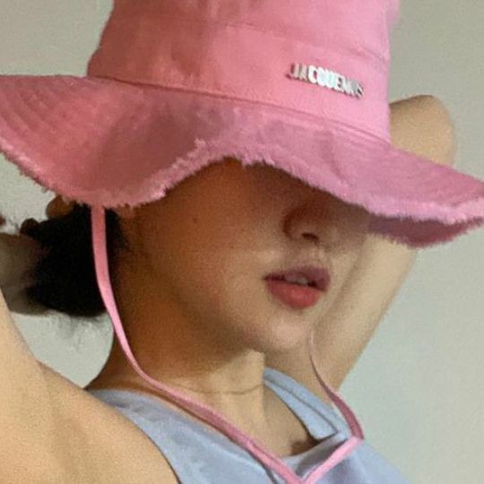 caaakecaine's tweet photo. Happy weekend, moots!♡ https://t.co/Xch8X0PgPn