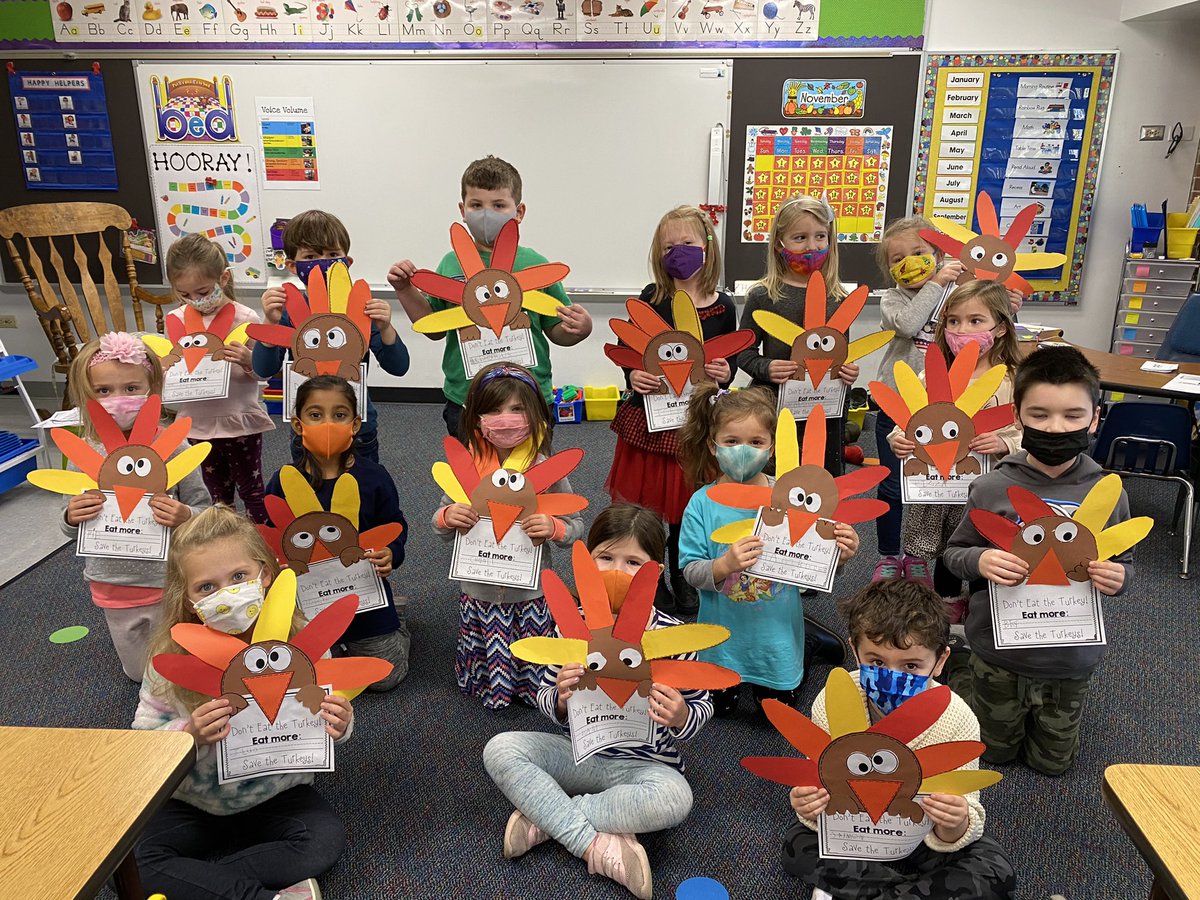 Kathy_Riesing's tweet photo. Happy Thanksgiving from our kindergarten crew!! @DrydenSchool #SavetheTurkey 🦃 https://t.co/8DXmGwRQ8t