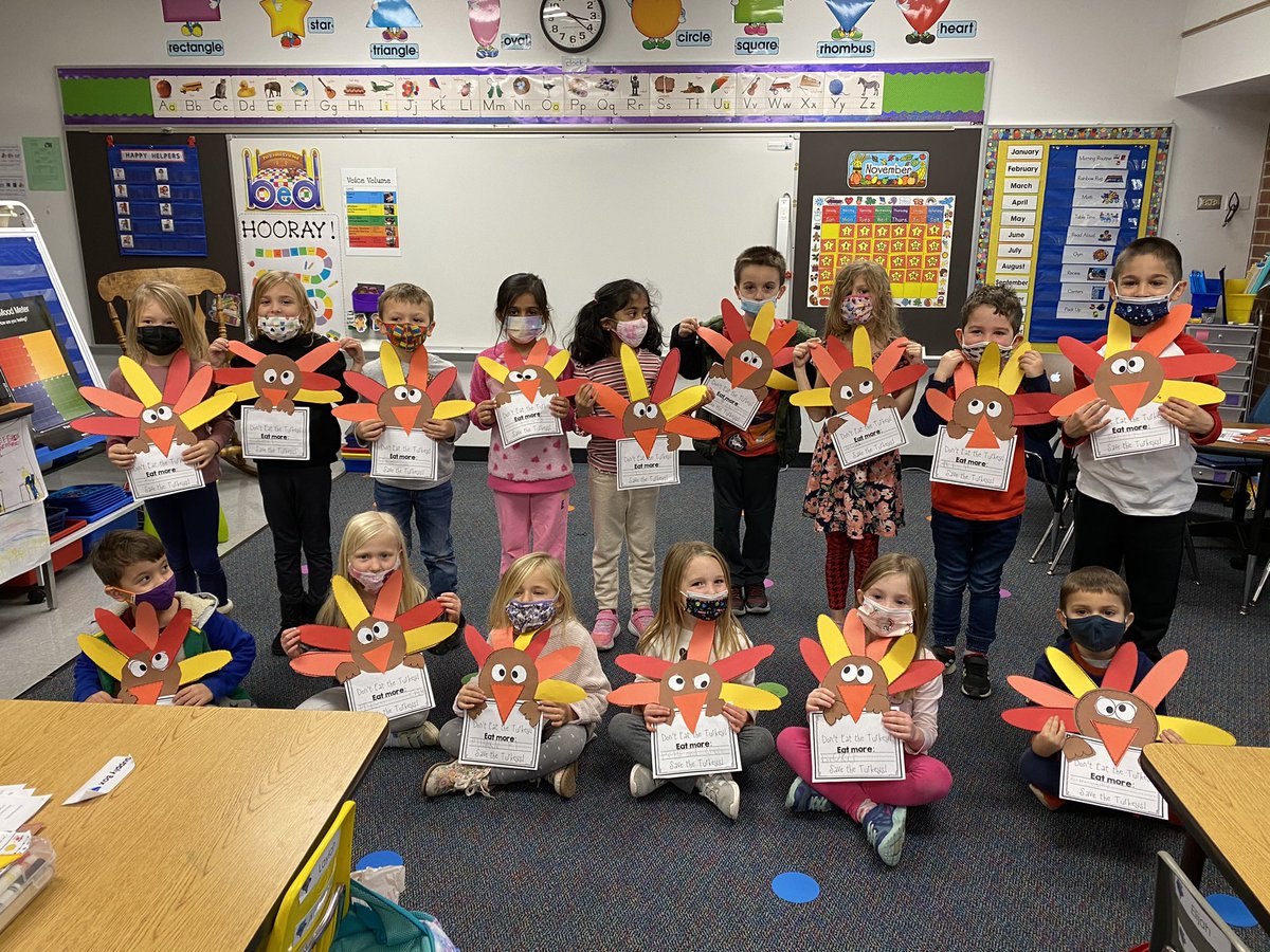 Kathy_Riesing's tweet photo. Happy Thanksgiving from our kindergarten crew!! @DrydenSchool #SavetheTurkey 🦃 https://t.co/8DXmGwRQ8t