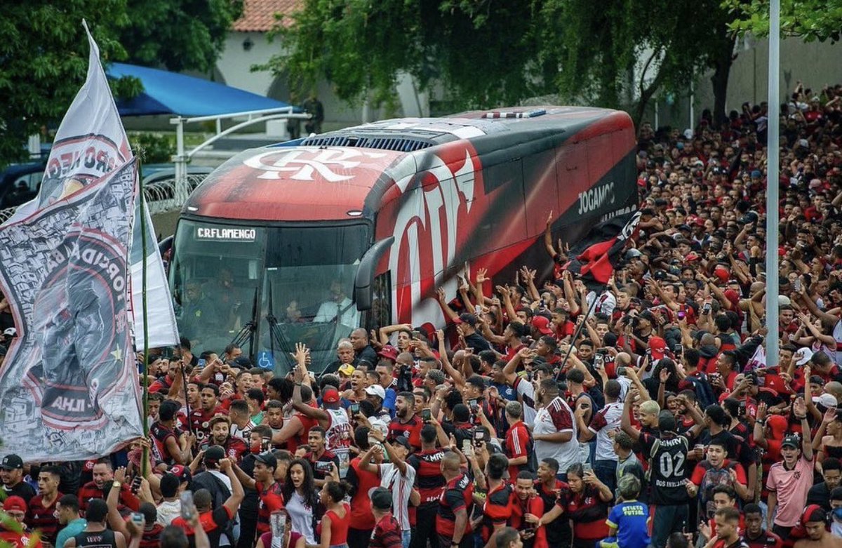 RCaio03's tweet photo. Raça, amor e paixão ❤️🖤 Que energia, NAÇÃO 👏👏 https://t.co/hezUHJCbQy