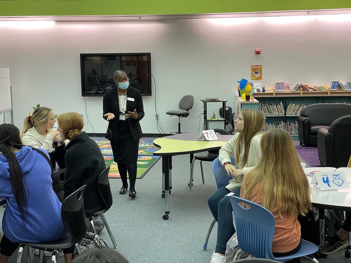 TamiSaren's tweet photo. TAP Interns are ready to begin their internships with the  CCES Colts! Thank you for the warm welcome @CrabappleXES! 

#MiltonTAP #futuregeorgiaeducators @MiltonHighSch @DustinDavisCTE @FCSCTAE @JonesBC_MHS @richspierto https://t.co/bGl6x8FSqL