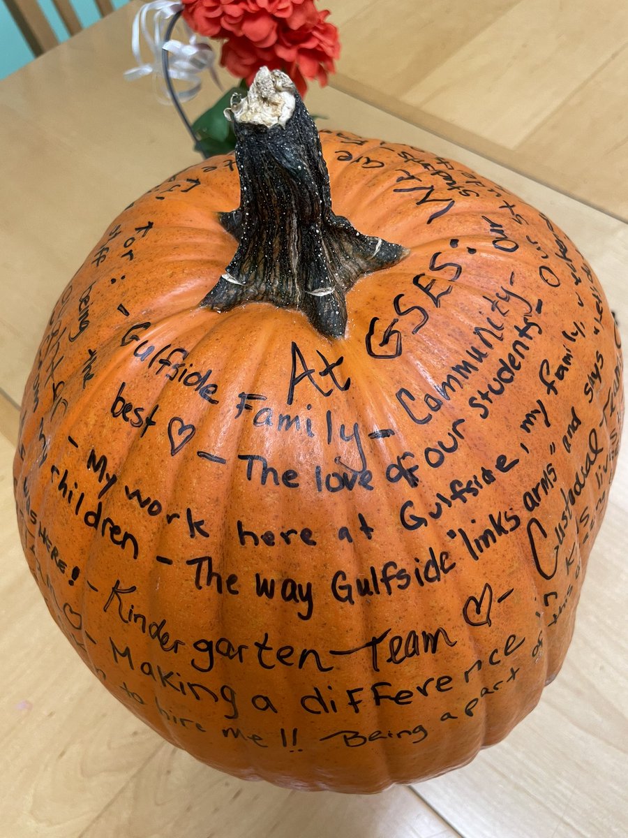 ClaraCraig76's tweet photo. Celebrating my hard working, dedicated Instructional Assistants and Paras with kind words of Gratitude. ❤️🧡@GESPelicans @Mrs_Legg27 @POEKPOE #BeTheLight #Gratitude #LearningHasNoLimits https://t.co/aOz7fgWEo0